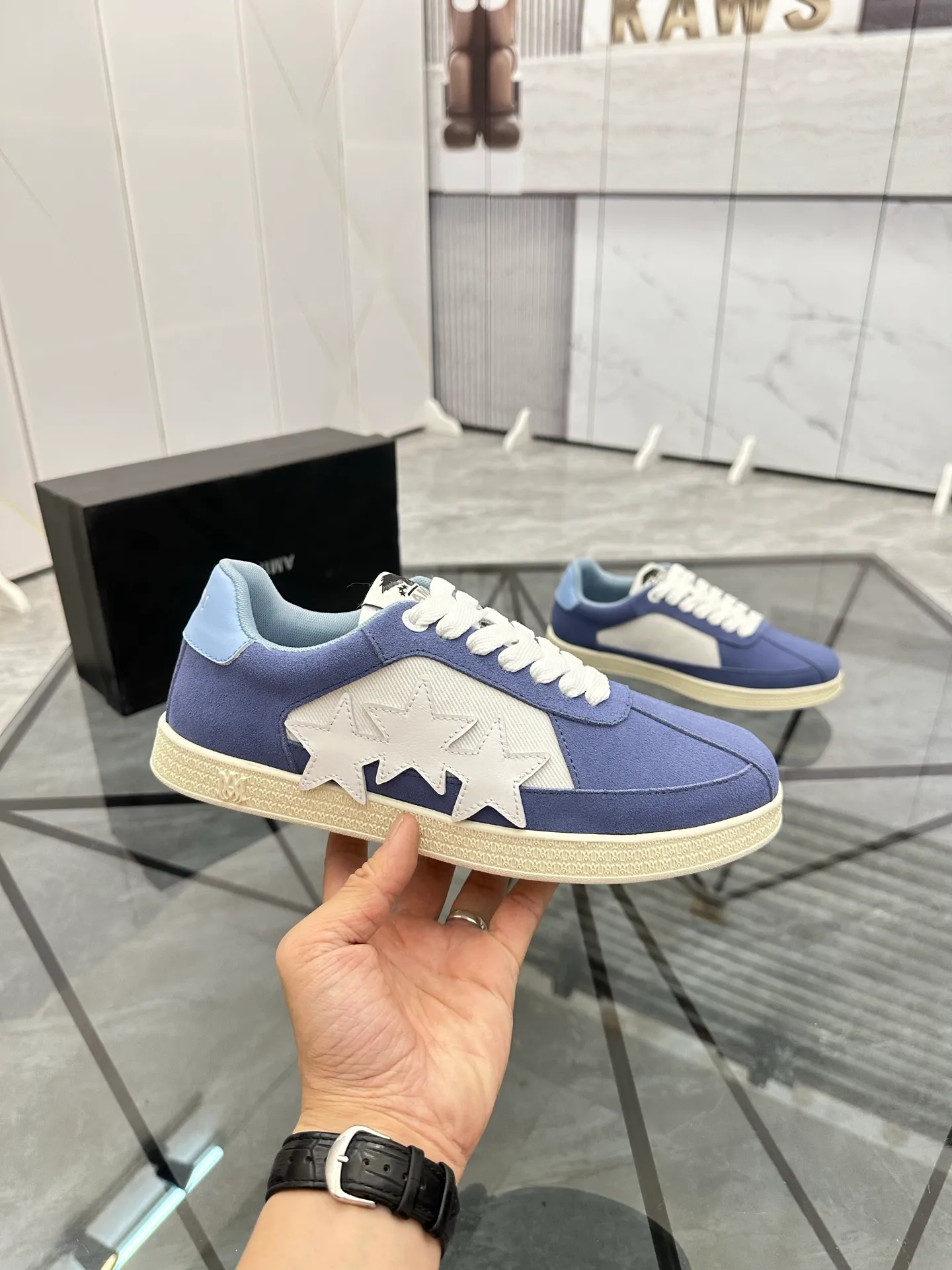 Men's shoes: 💰P420¥ Product trademark: AMIRI* "Amir*" low-top casual shoes Regular size: 38-45 (can be customized to 46) Product material: imported nubuck leather upper, breathable lining, original outsole. Number: 001